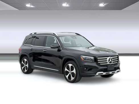 Used 2025 Mercedes-Benz GLB 250 4MATIC image 7