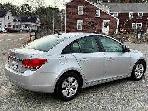 Used 2013 Chevrolet Cruze LS FWD image 3