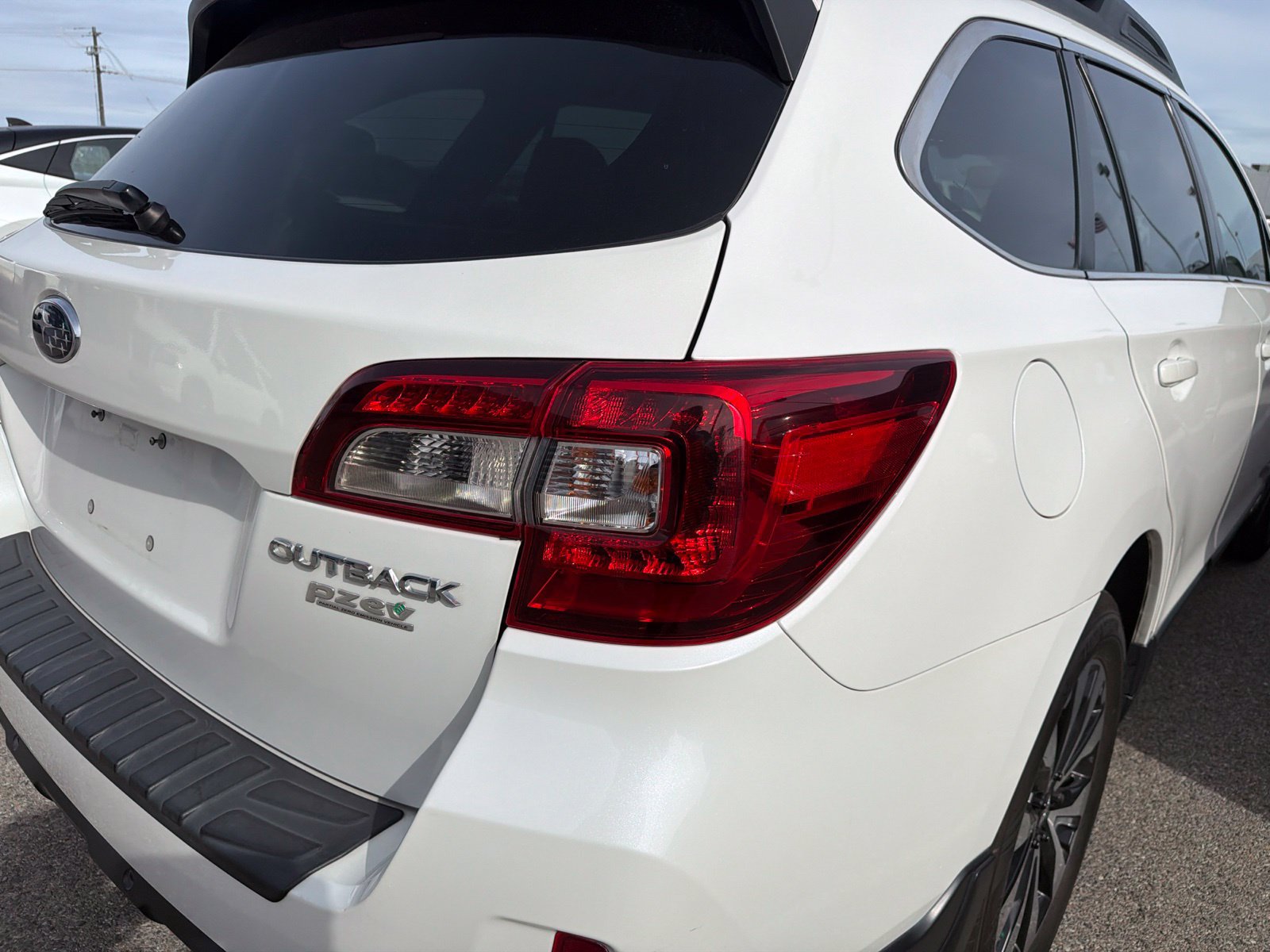 Used 2017 Subaru Outback 2.5i Limited AWD/4WD image 5