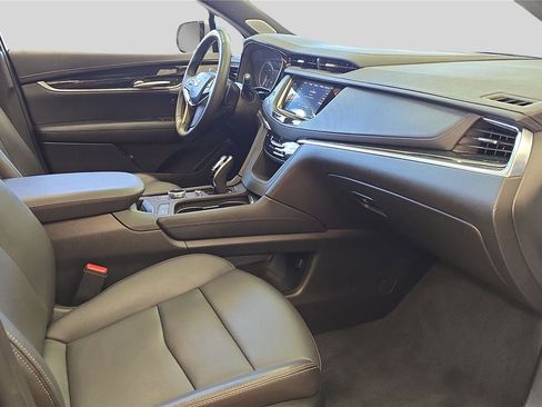 Used 2025 Cadillac XT5 Premium Luxury image 16