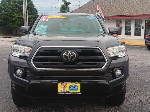 Used 2019 Toyota Tacoma SR5 image 2