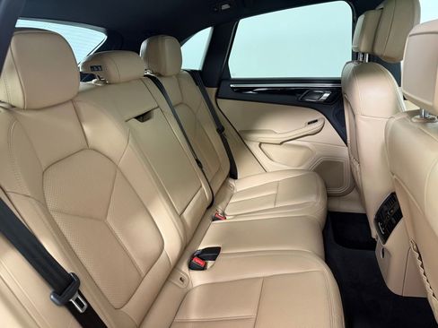 Certified 2023 Porsche Macan image 18