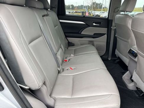 Used 2015 Toyota Highlander XLE image 13