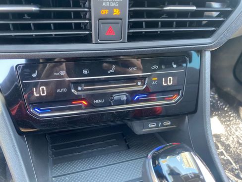 New 2025 Volkswagen Jetta SE image 12