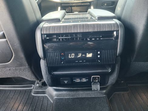 Used 2022 Jeep Wagoneer Series III image 16