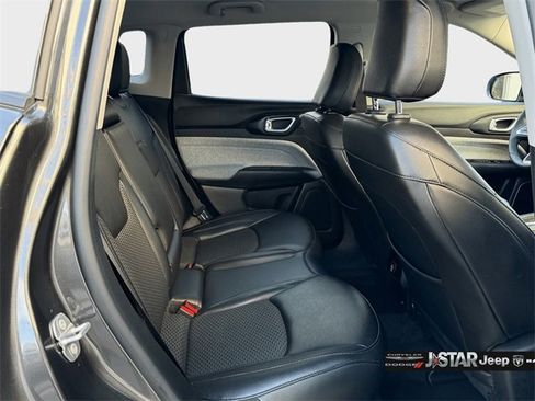 Used 2022 Jeep Compass Latitude image 10