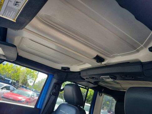 Used 2015 Jeep Wrangler Unlimited Rubicon w/ Connectivity Group AWD/4WD image 29