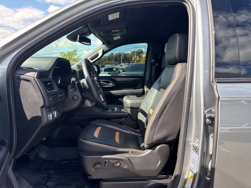 Used 2023 GMC Yukon AT4 w/ Technology Package AWD/4WD image 13