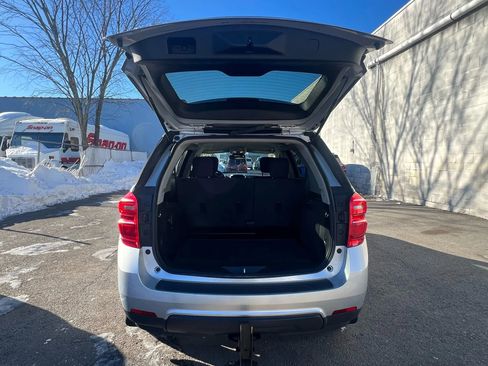 Used 2017 Chevrolet Equinox LT w/ Convenience Package image 9
