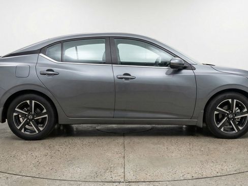 Used 2025 Nissan Sentra SV image 11