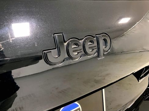 Used 2023 Jeep Grand Cherokee L Laredo image 29