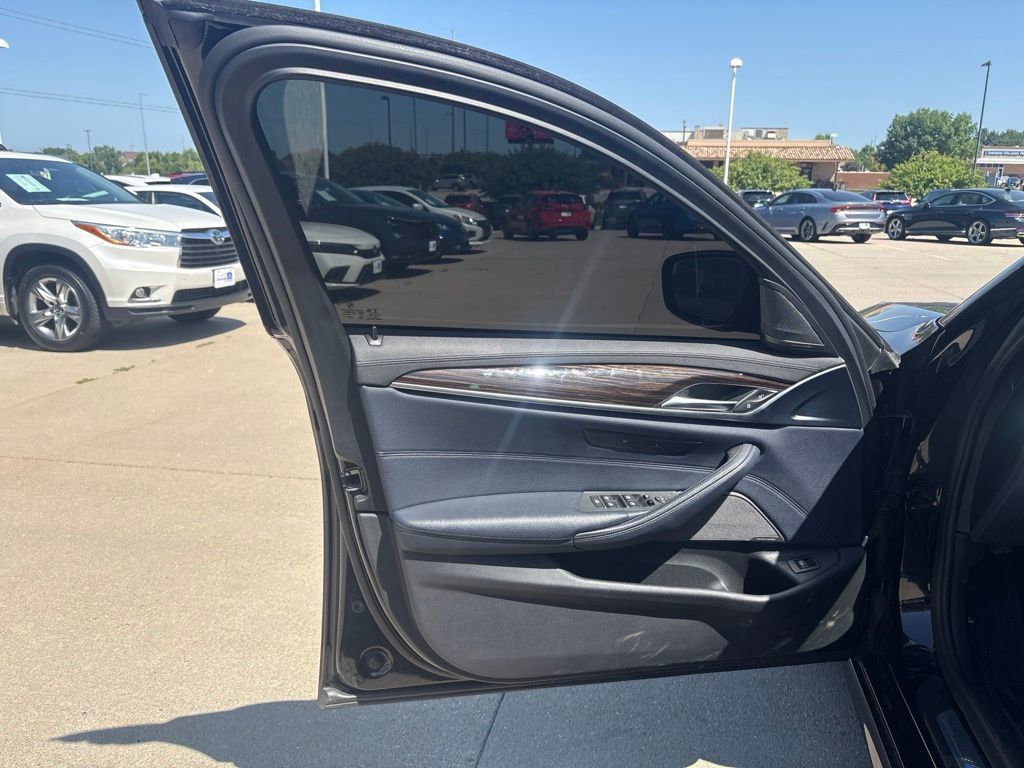 Used 2020 BMW M550i xDrive AWD/4WD image 9