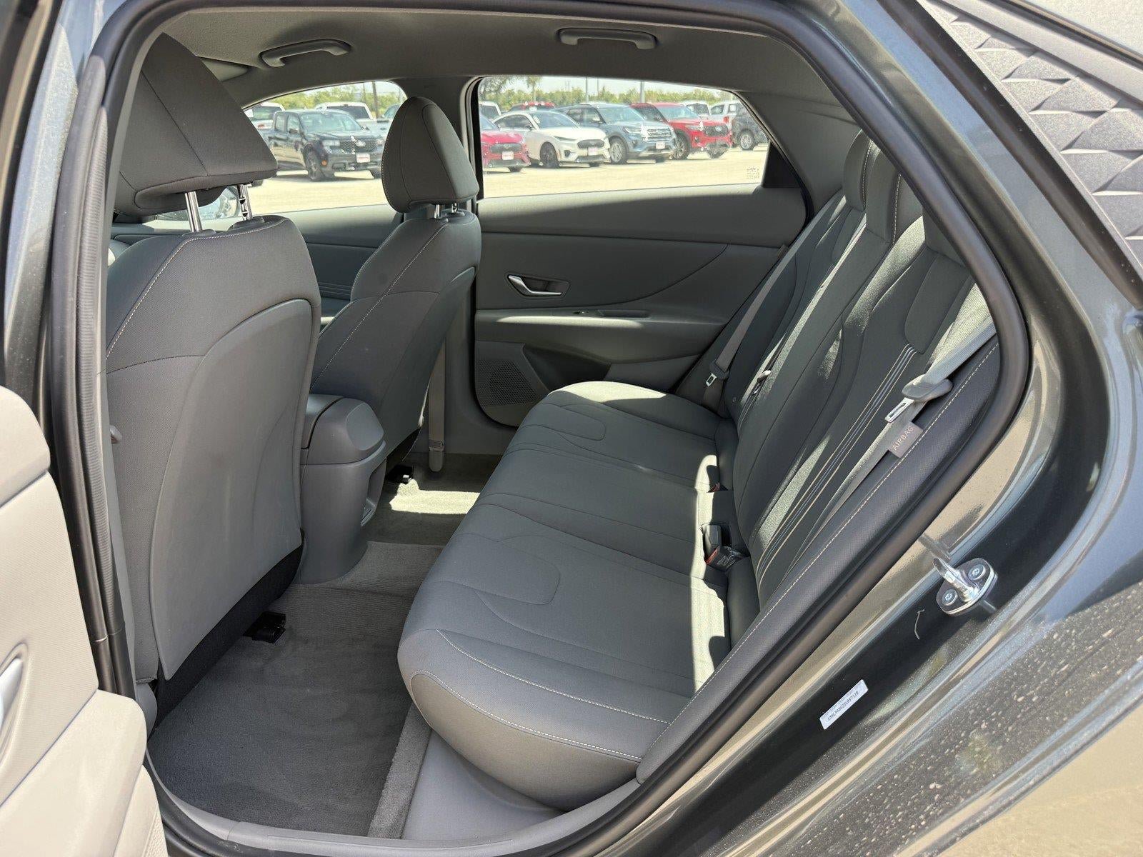 Used 2025 Hyundai Elantra Sport FWD image 9