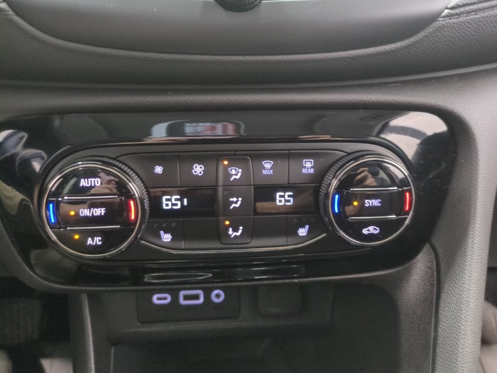 Used 2023 Buick Encore GX Essence w/ Experience Buick Package AWD/4WD image 12