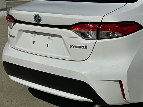 Used 2021 Toyota Corolla LE FWD image 5