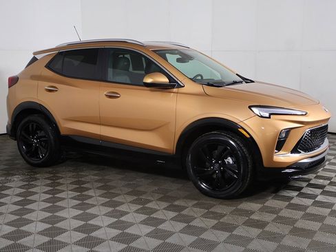 Used 2024 Buick Encore GX Sport Touring image 11