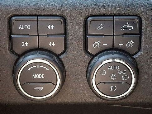 Used 2024 Chevrolet Silverado 2500 LTZ AWD/4WD image 28