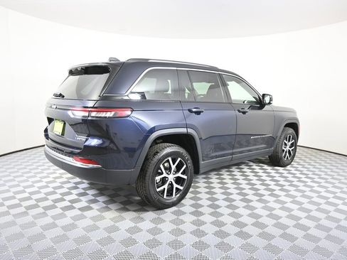 Used 2023 Jeep Grand Cherokee Limited w/ Luxury Tech Group II image 6