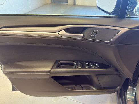 Used 2014 Ford Fusion SE FWD image 15