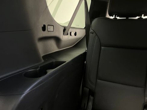 Used 2025 Chevrolet Suburban LT RWD image 33