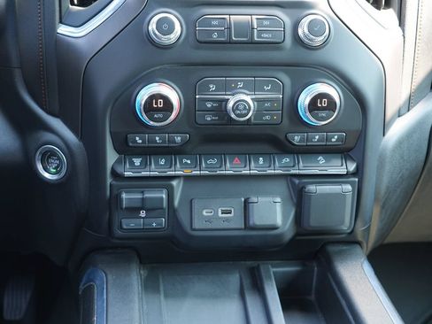 Used 2021 GMC Sierra 3500 AT4 w/ AT4 Premium Plus Package AWD/4WD image 23