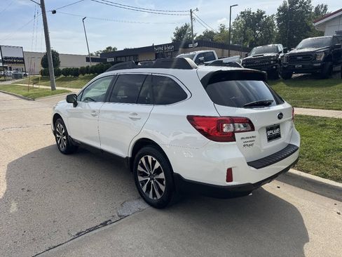 Used 2017 Subaru Outback 2.5i Limited AWD/4WD image 3