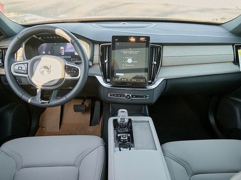 New 2026 Volvo XC90 T8 Plus w/ Protection Package Premier image 24