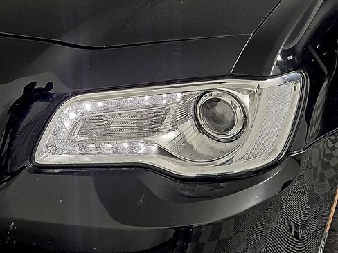 Used 2017 Chrysler 300 Limited w/ Value Package image 9