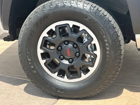 Used 2024 Toyota Tacoma TRD Off-Road AWD/4WD image 32