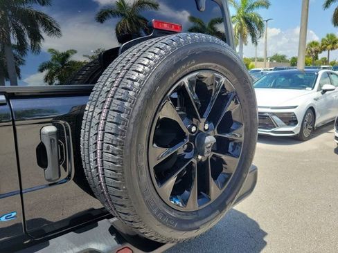 Used 2022 Jeep Wrangler Unlimited Sahara 4xe AWD/4WD image 8