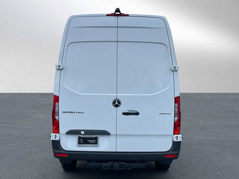 Used 2024 Mercedes-Benz Sprinter 2500 image 4