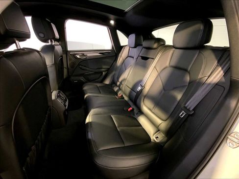 Certified 2025 Porsche Macan image 24