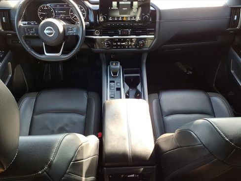 Used 2023 Nissan Pathfinder SL w/ Black Appearance Package image 15