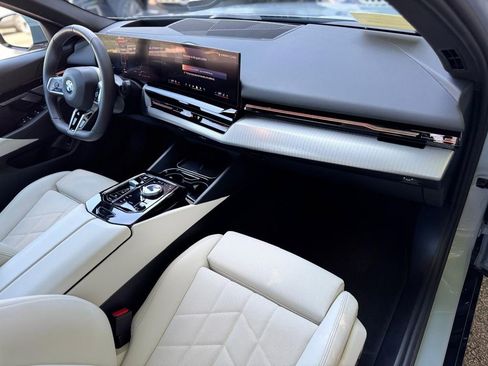 Used 2025 BMW 530i xDrive w/ M Sport Package AWD/4WD image 28