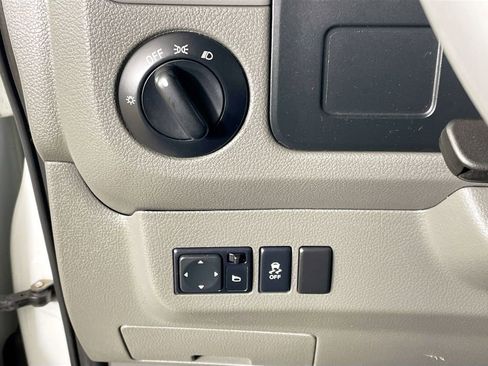 Used 2019 Nissan NV 3500 SL w/ Back Door Glass Package image 10