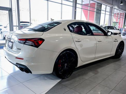 Used 2022 Maserati Ghibli Modena image 7