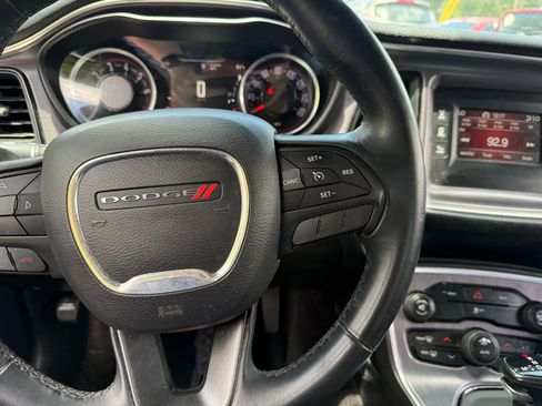 Used 2016 Dodge Challenger SXT image 21