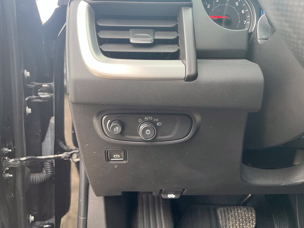 Used 2024 GMC Terrain SLE w/ Driver Convenience Package FWD image 24
