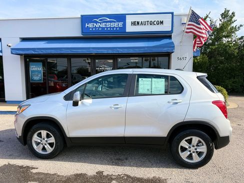 Used 2018 Chevrolet Trax LS AWD/4WD image 25