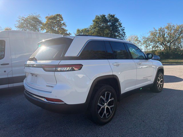 Used 2023 Jeep Grand Cherokee Limited AWD/4WD image 4