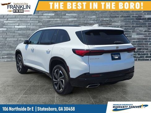 Used 2025 Buick Enclave Sport Touring w/ Power Package FWD image 3