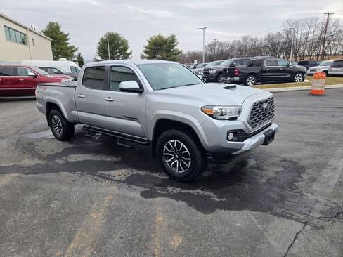 Used 2022 Toyota Tacoma TRD Sport image 9