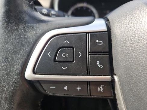 Used 2022 Toyota Highlander XLE FWD image 44