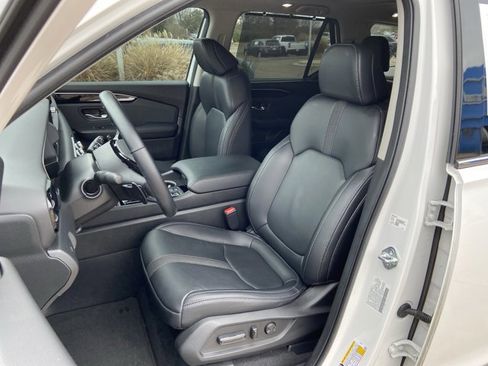 Used 2023 Honda Pilot Touring image 17