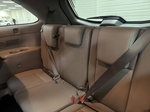 Used 2019 Toyota Highlander XLE image 21