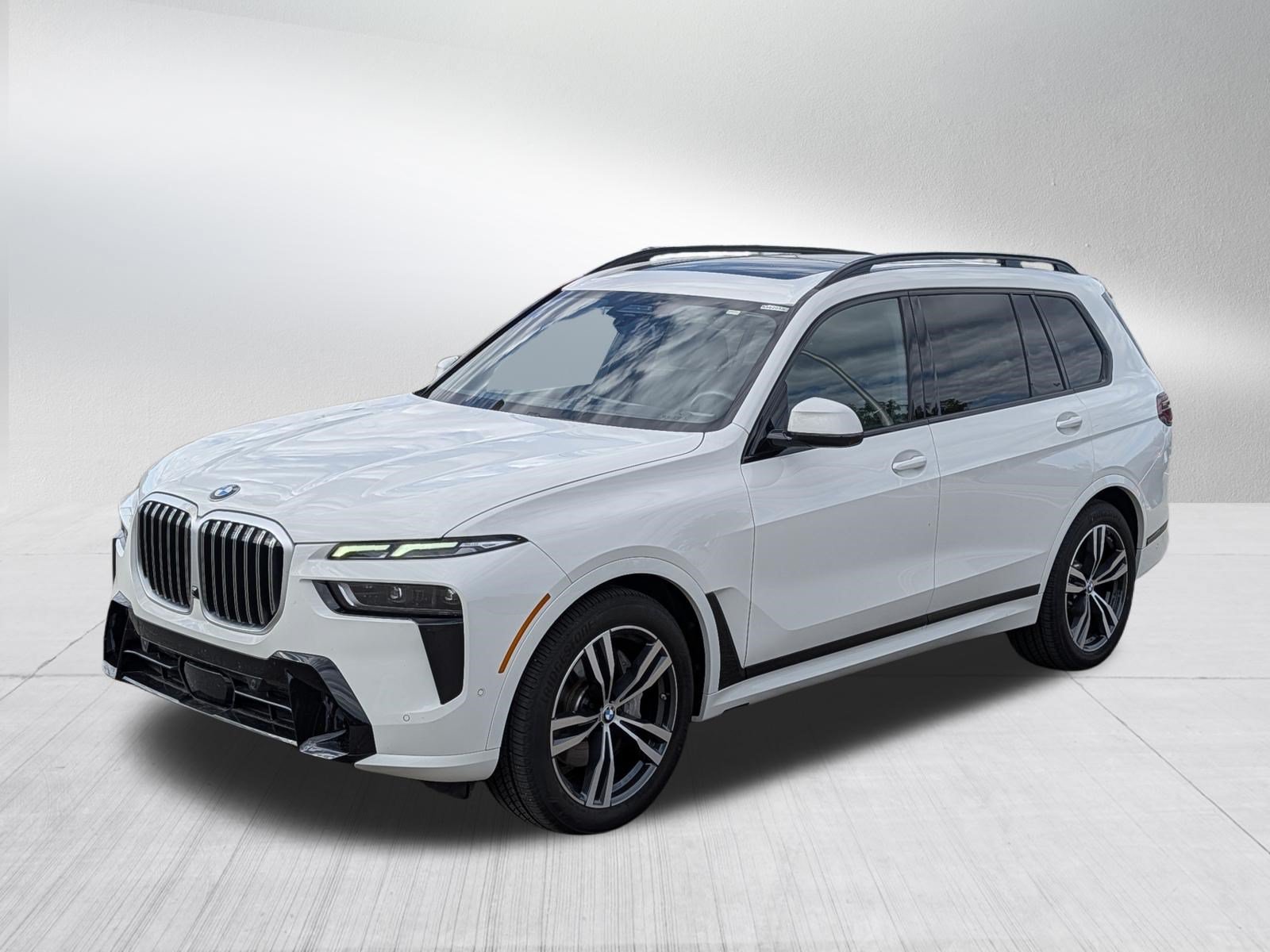 Certified 2026 BMW X7 xDrive40i w/ M Sport Package AWD/4WD image 3