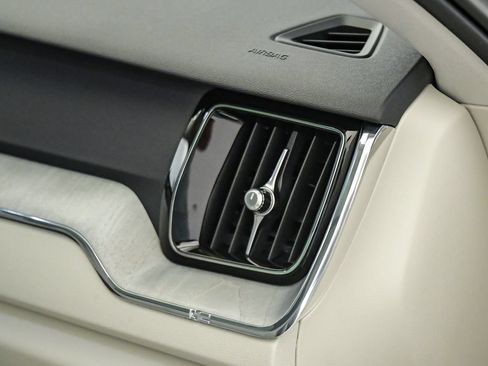 Certified 2023 Volvo XC60 T8 Plus w/ Protection Package Premier AWD/4WD image 17