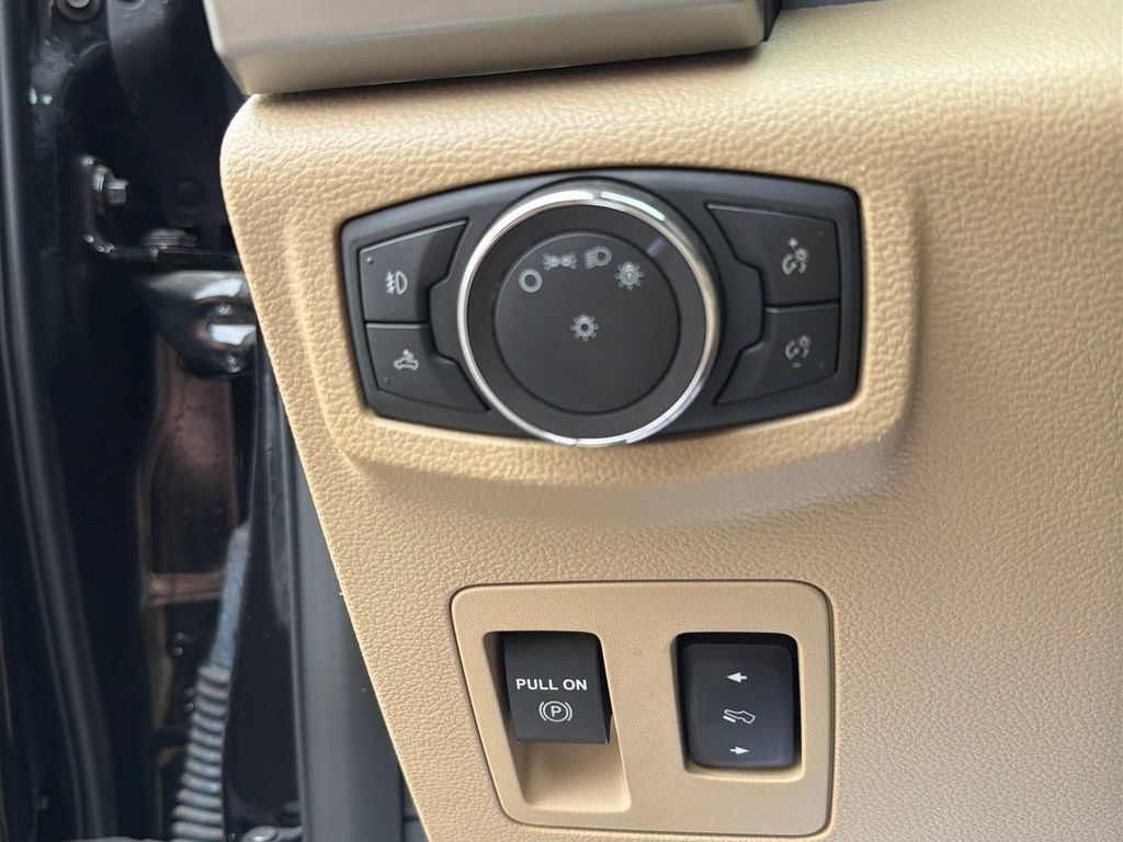 Used 2020 Ford F150 Lariat RWD image 19