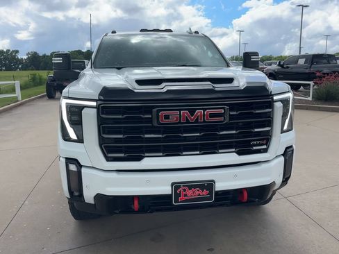 Used 2024 GMC Sierra 2500 AT4 w/ Technology Package AWD/4WD image 3