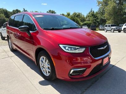Used 2024 Chrysler Pacifica Touring-L